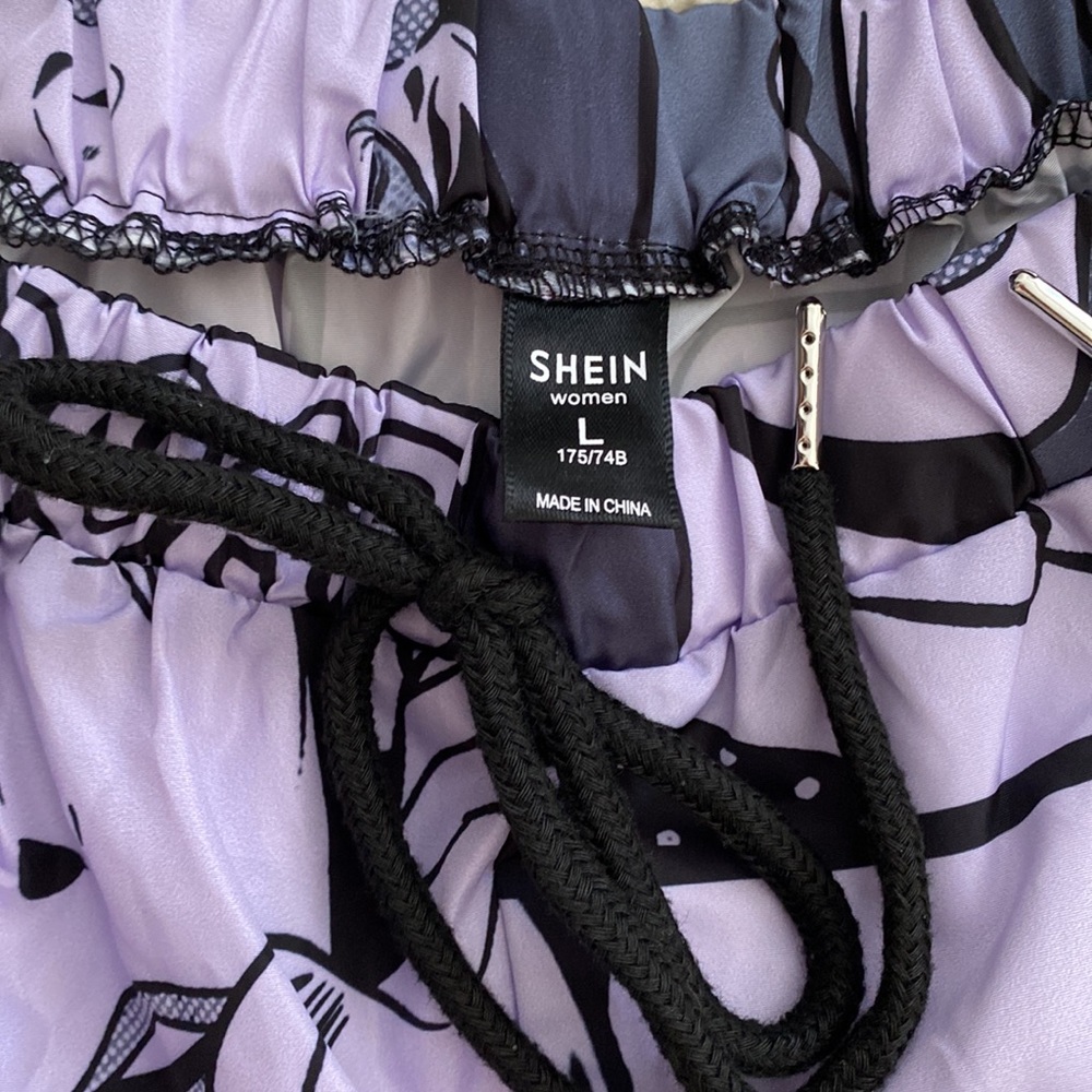 SHEIN parachute pants & FREE scrunchies - Picture 3 of 6
